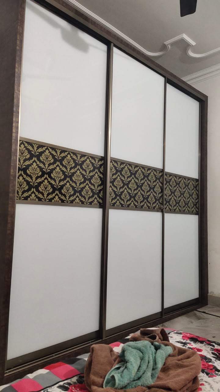 beautiful-designs-for-lacquer-glass-wardrobes-in-gurgaon-gurgaon-largest-dealers-and-manufacturers-in-gurgaon-india